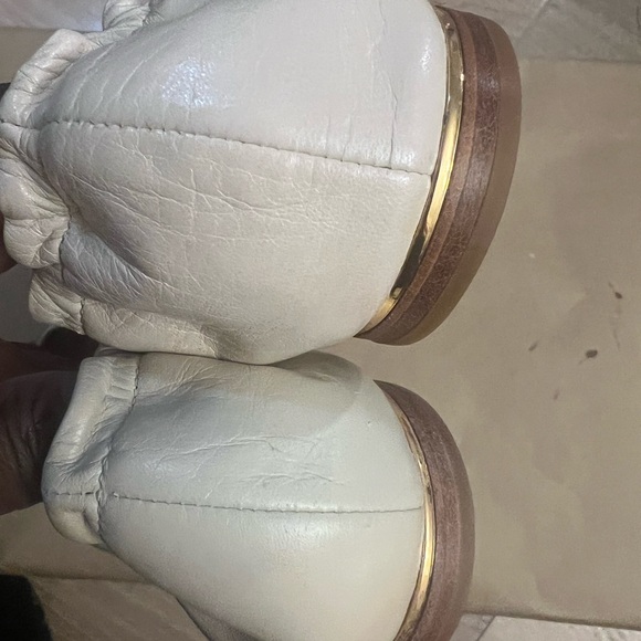 Tory Burch Minnie Cream ballet Flats with Gold enamel Emblem - Picture 2 of 3